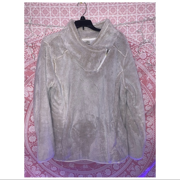 Grey Sherpa - Picture 1 of 3